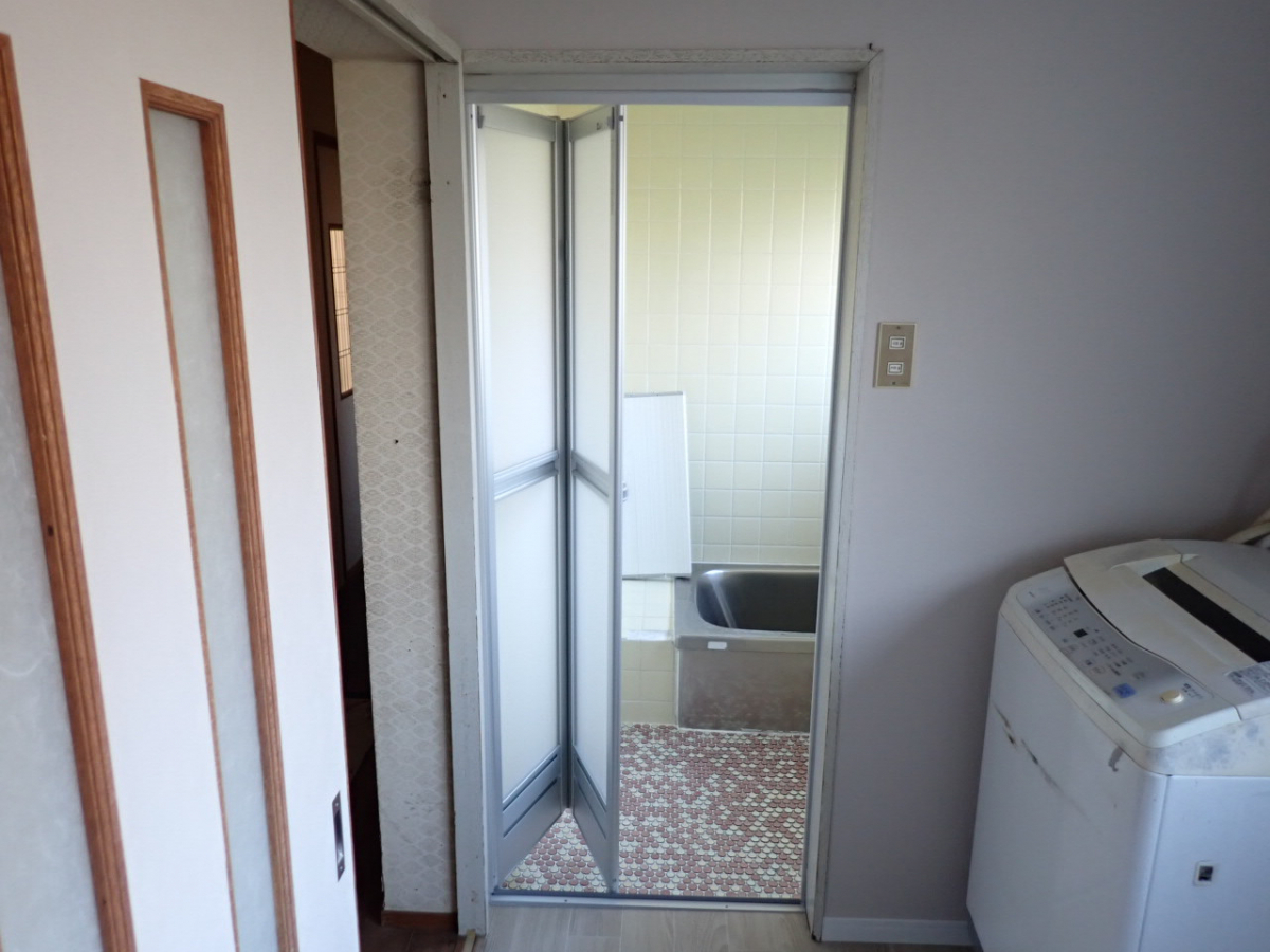 森額縁ガラス店の壊れてしまった浴室ドアを半日で取り替えましたの施工後の写真2