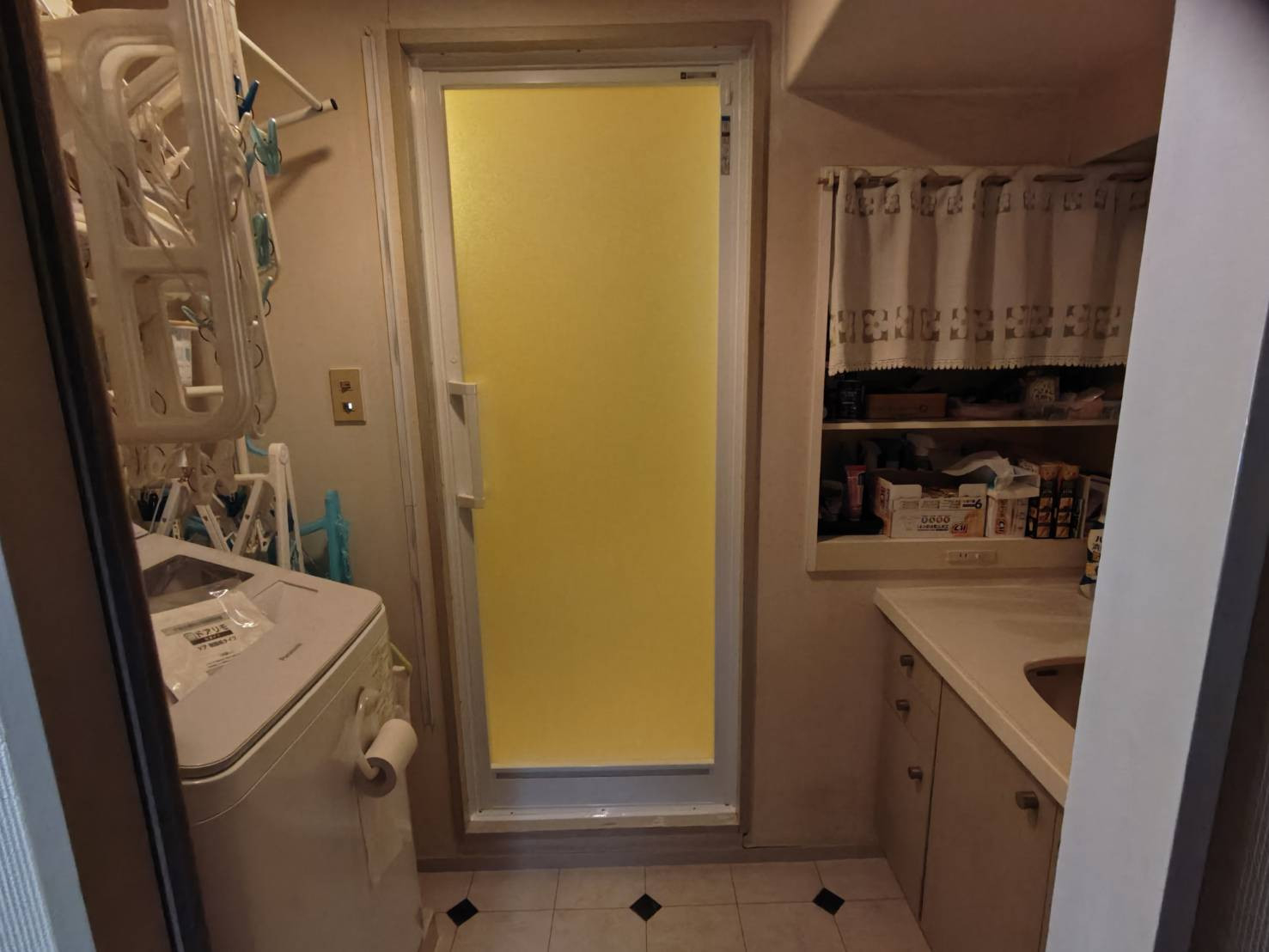 森額縁ガラス店の(伊勢原市)マンションのユニットバスのドアを交換しましたの施工後の写真2