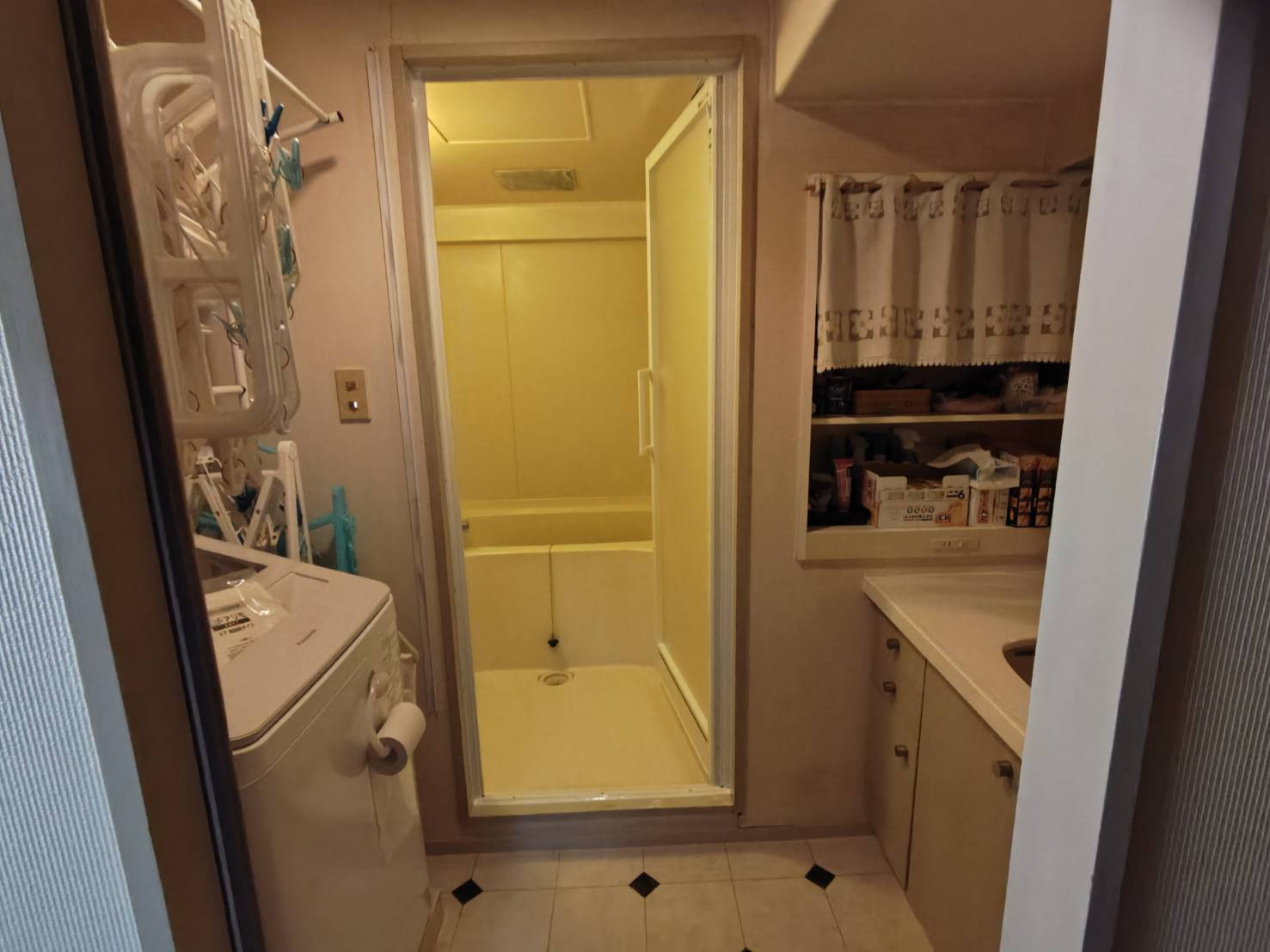 森額縁ガラス店の(伊勢原市)マンションのユニットバスのドアを交換しましたの施工後の写真3