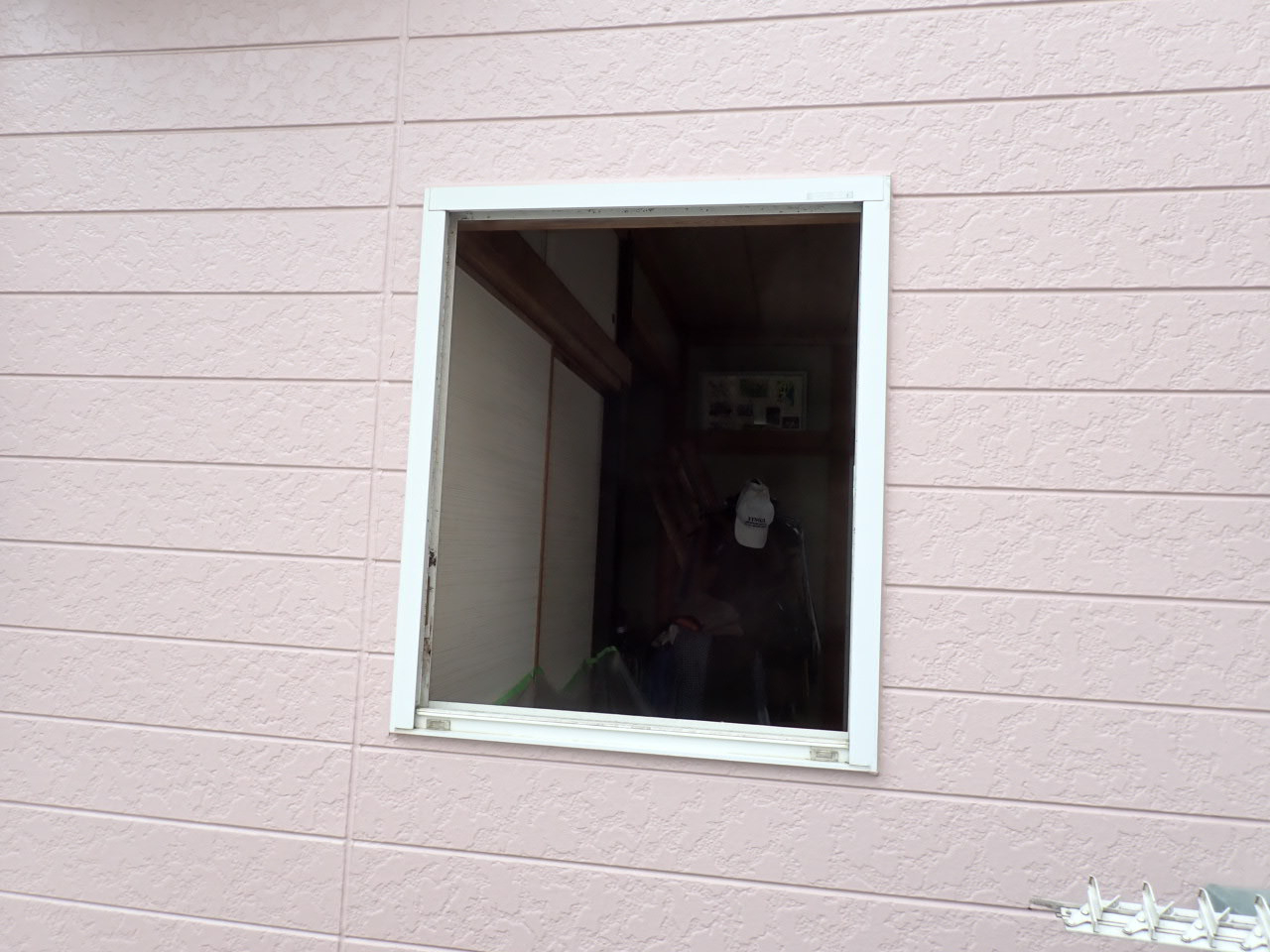 森額縁ガラス店の(伊勢原市)ジャロジー窓を上げ下げ窓にかんたんリフォームの施工前の写真3