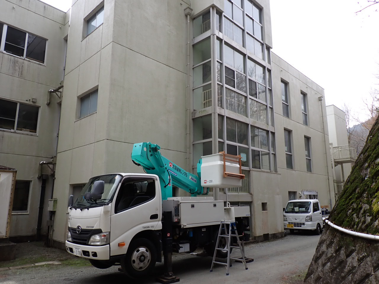 森額縁ガラス店の(伊勢原市)高所作業車を使って高所のガラス修理をしましたの施工後の写真3