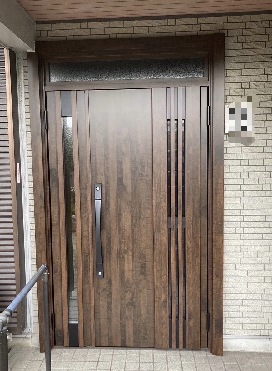 三輪ガラスの【名古屋市】枠の太さも気にすべし!玄関ドアリフォームですっきりスタイリッシュに!の施工事例詳細写真3