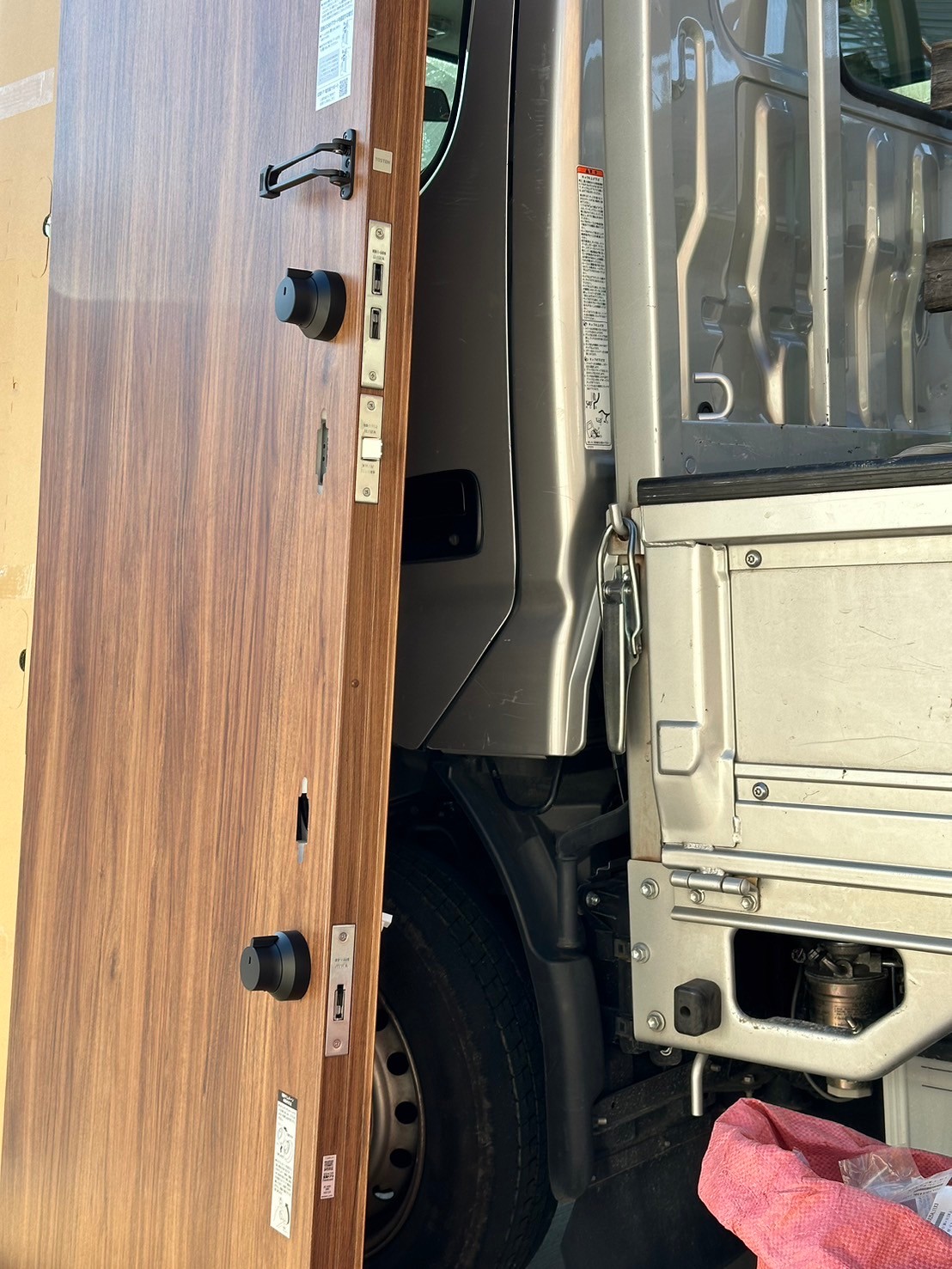 三輪ガラスの【名古屋市】事務所の玄関をLIXILのリシェント玄関ドアで1Dayリフォーム✨の施工事例詳細写真9