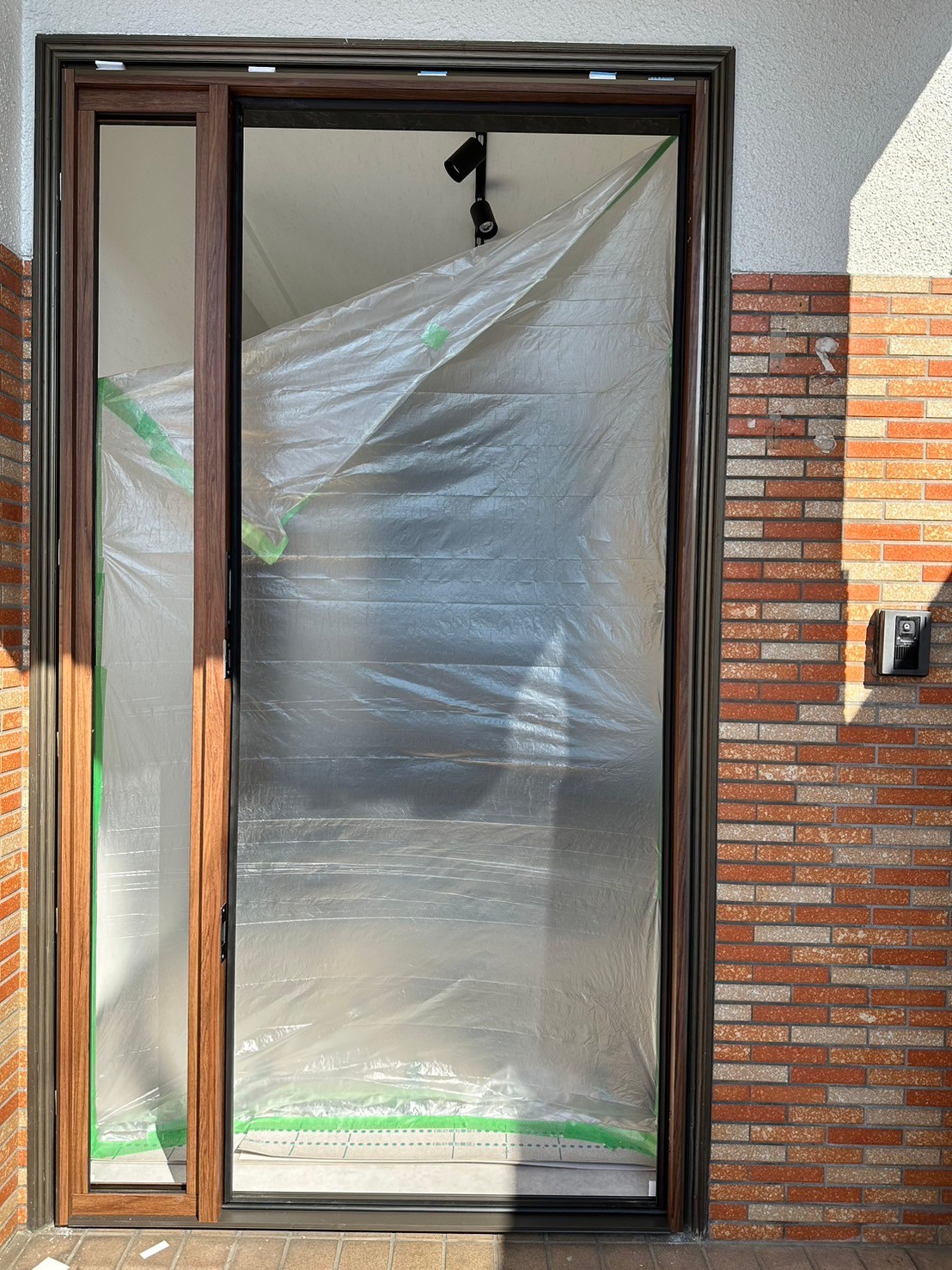 三輪ガラスの【名古屋市】事務所の玄関をLIXILのリシェント玄関ドアで1Dayリフォーム✨の施工事例詳細写真4