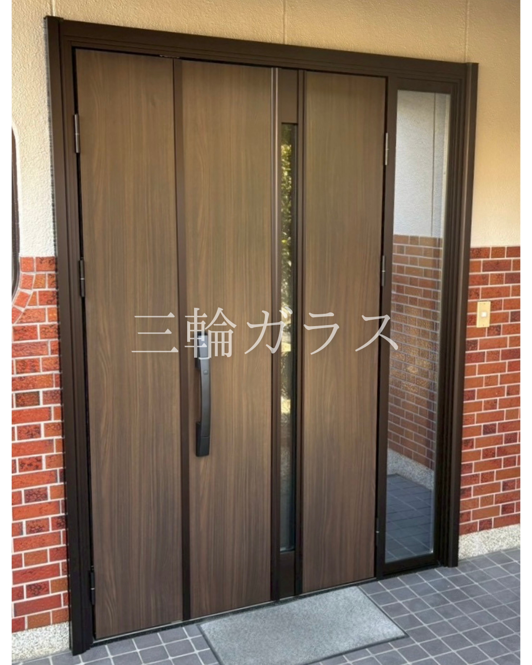 三輪ガラスの【豊明市】「引き戸がいいけど、ピアノも入れたい！」わがまま（？）を全部叶えた玄関ドアリフォーム♪の施工事例詳細写真2