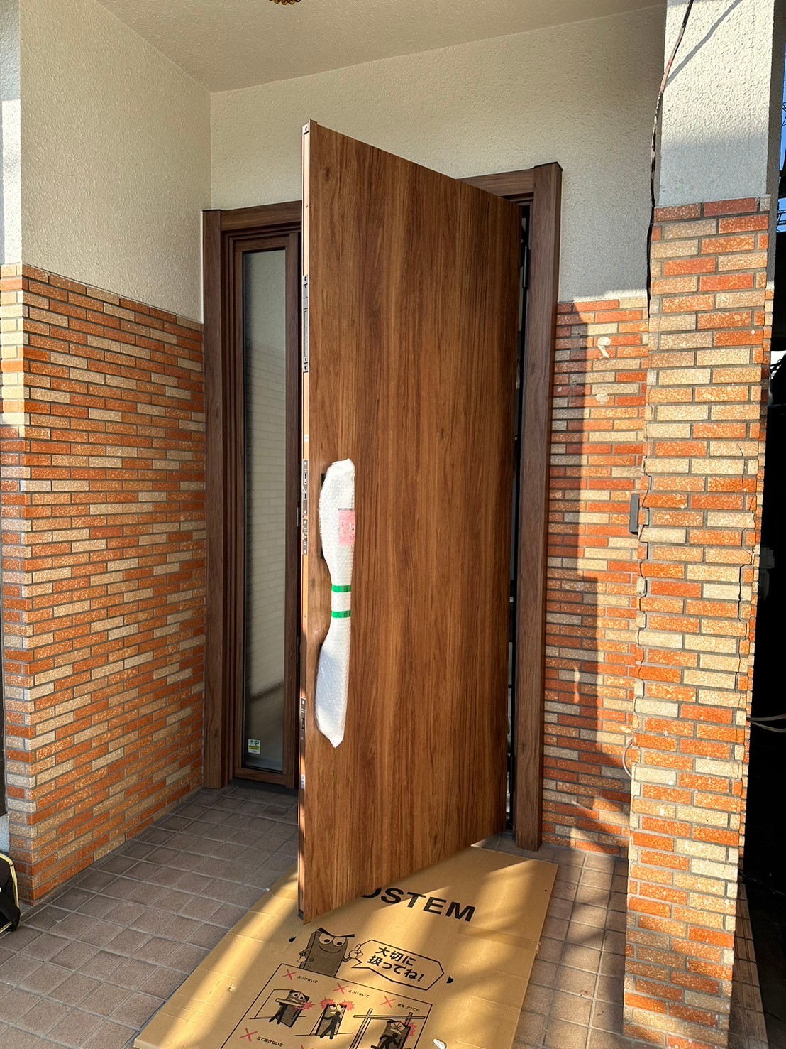 三輪ガラスの【名古屋市】事務所の玄関をLIXILのリシェント玄関ドアで1Dayリフォーム✨の施工事例詳細写真10