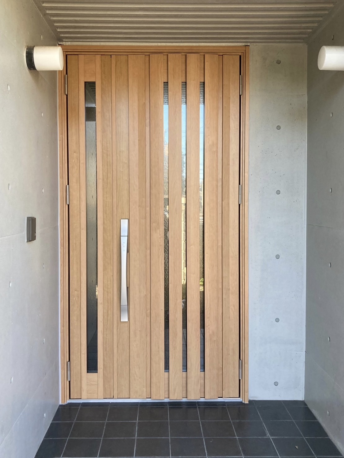 三輪ガラスの【名古屋市】枠の太さも気にすべし!玄関ドアリフォームですっきりスタイリッシュに!の施工事例詳細写真18