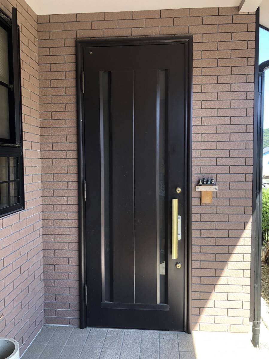 三輪ガラスの豊田市　LIXILリシェント玄関ドア3　ｋ4仕様　D77型　片開きドア　アンティークオーク色の施工前の写真1