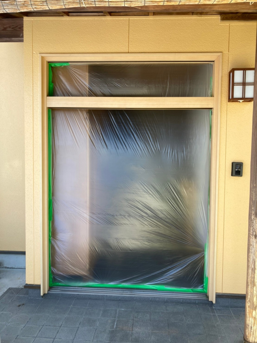 三輪ガラスの【大府市】ワンちゃんが上手に玄関を開けて出て行ってしまう💦の施工前の写真2