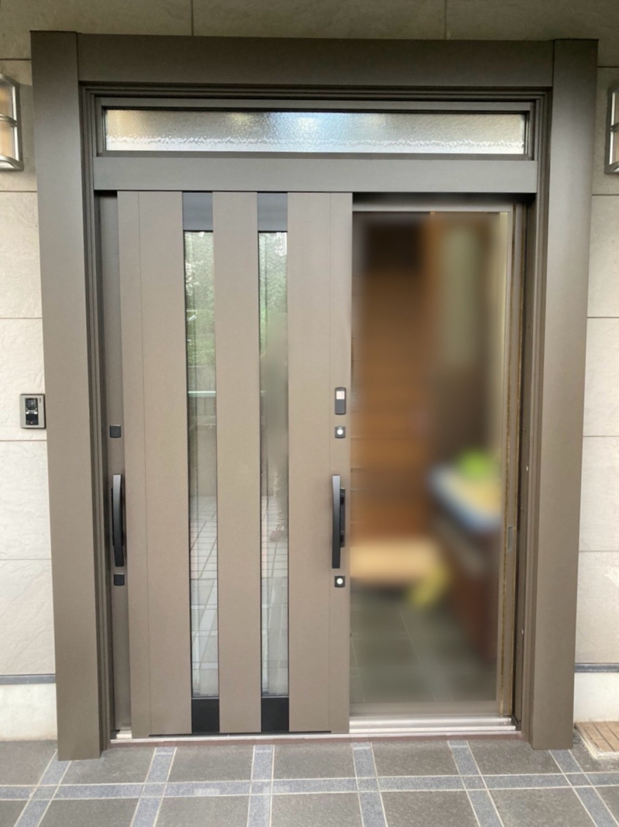 三輪ガラスの【西尾市】両開きのドアが重い。今後の為に玄関引戸に玄関リフォームをの施工後の写真2