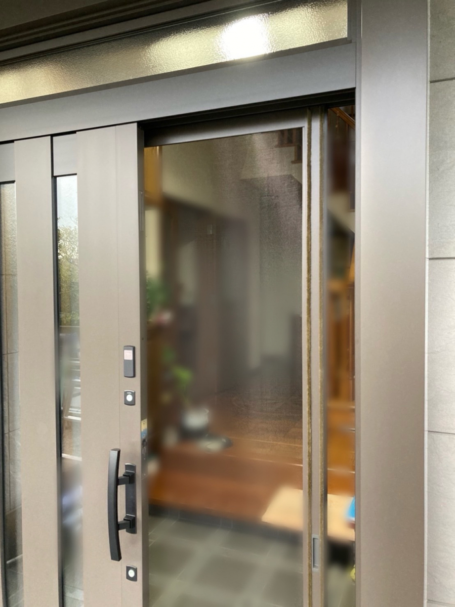 三輪ガラスの【西尾市】両開きのドアが重い。今後の為に玄関引戸に玄関リフォームをの施工後の写真3