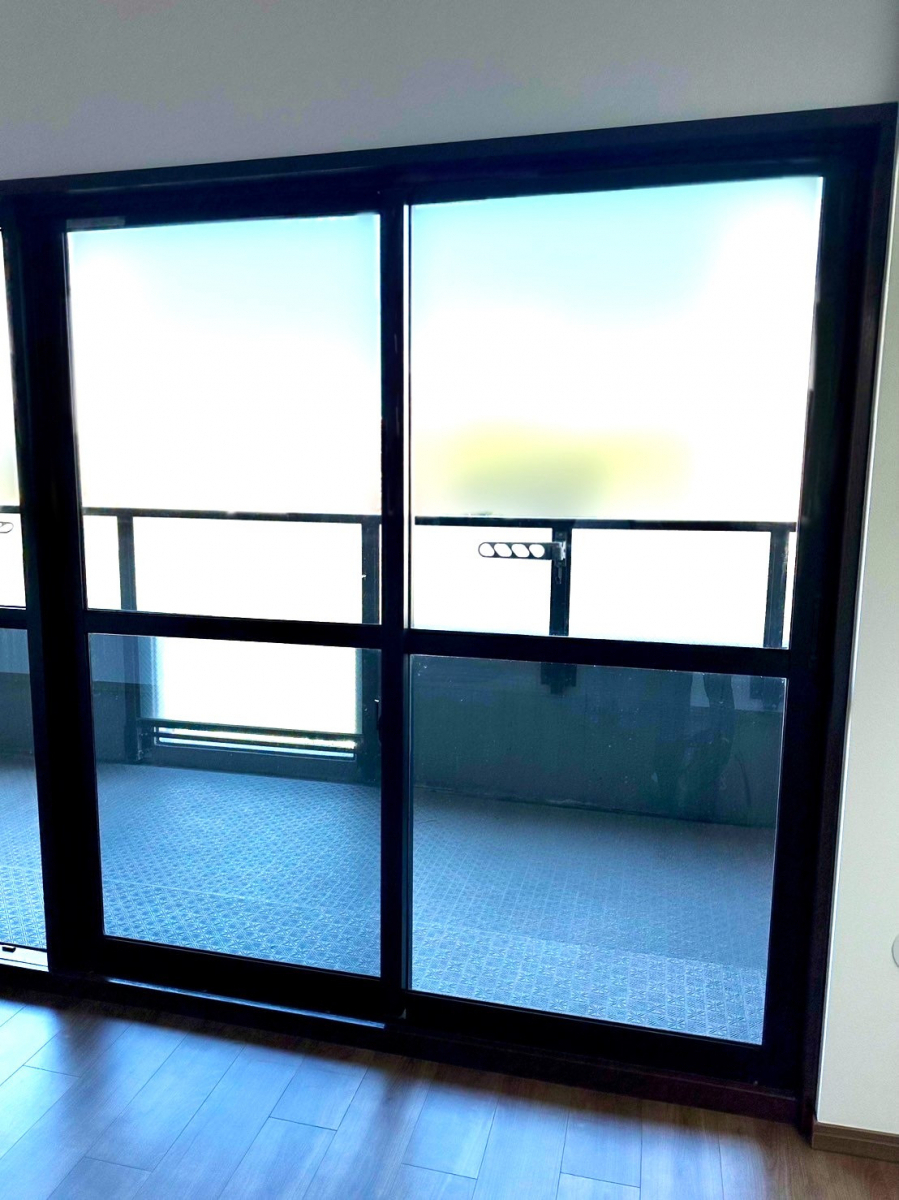 三輪ガラスの【名古屋市】リビングに内窓インプラスを取付け快適な生活を。の施工前の写真1