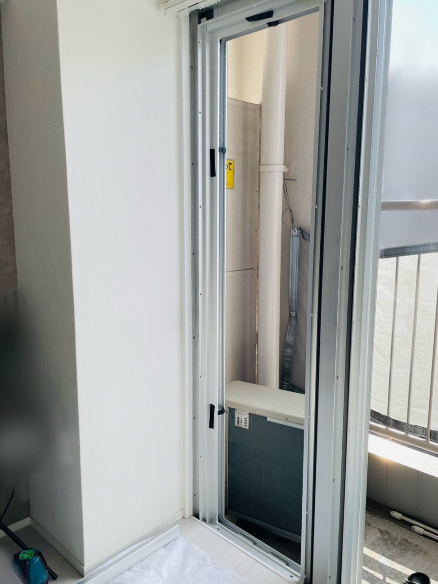 三輪ガラスの注)補助金使えない事例【名古屋市】マンションリビング窓にカバー工法で窓リフォームの施工前の写真2