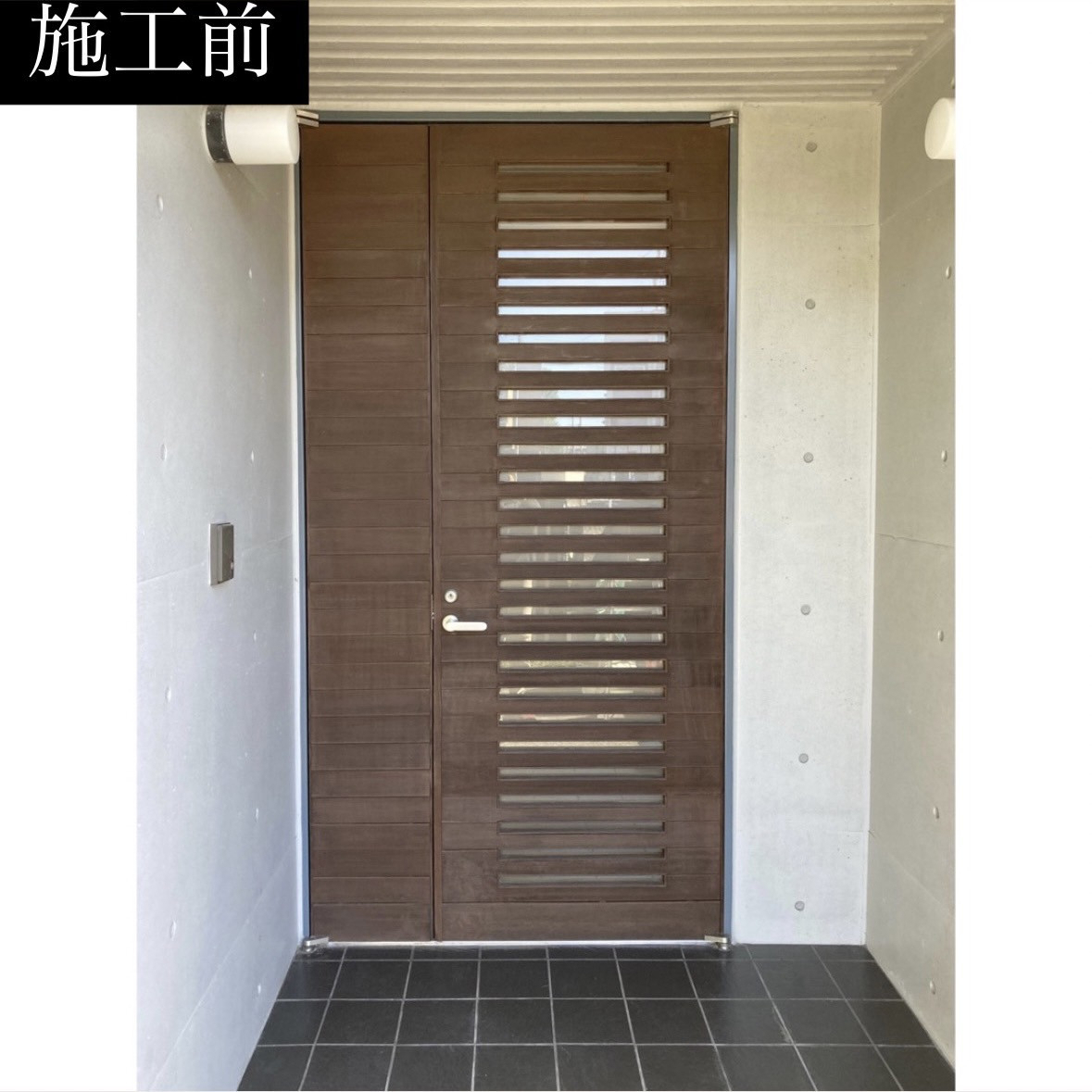 三輪ガラスの【名古屋市】枠の太さも気にすべし!玄関ドアリフォームですっきりスタイリッシュに!の施工前の写真1