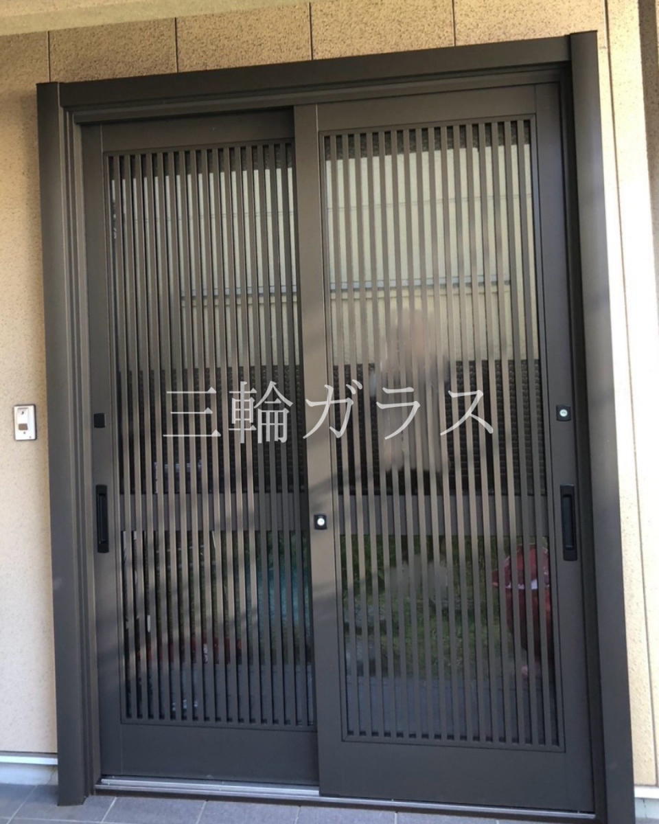 三輪ガラスの【名古屋市】玄関引戸をリフォーム！“ドアより引き戸”が選ばれる理由とは？の施工後の写真1