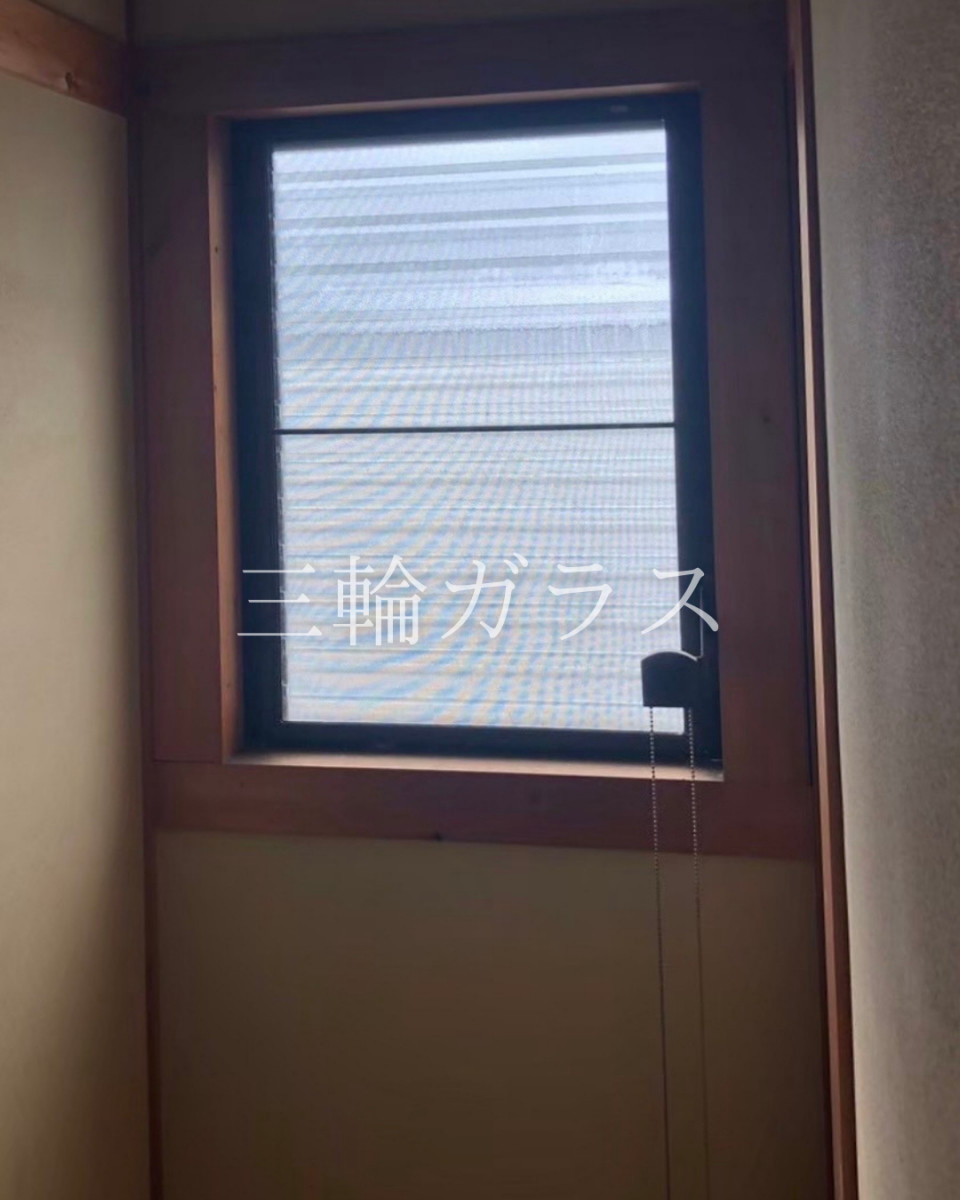 三輪ガラスの【豊明市】ジャロジー窓の故障を機に「先進的窓リノベ補助金」で最高断熱のトリプルガラスへ外窓交換！の施工前の写真2