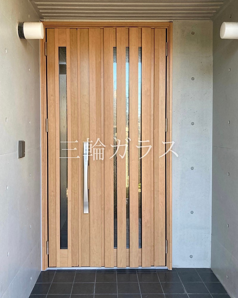 三輪ガラスの【名古屋市】『枠は太くて“ダサい？”』その常識を覆す、RC造×外額縁25mmの極小納まり事例！の施工後の写真1