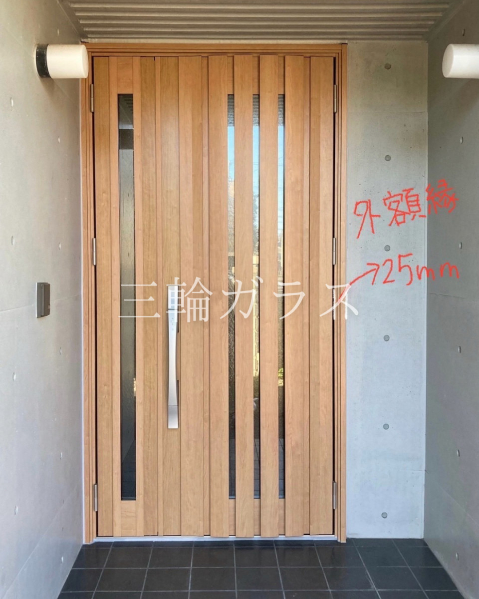 三輪ガラスの【名古屋市】『枠は太くて“ダサい？”』その常識を覆す、RC造×外額縁25mmの極小納まり事例！の施工後の写真2