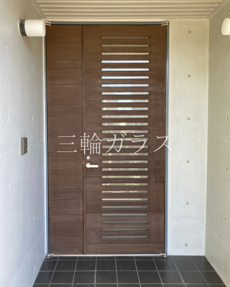 三輪ガラスの【名古屋市】『枠は太くて“ダサい？”』その常識を覆す、RC造×外額縁25mmの極小納まり事例！の施工前の写真1