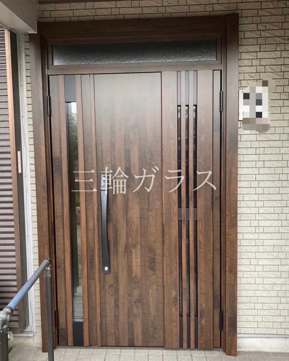 三輪ガラスの【東海市】「玄関の鍵が閉まらない…」築35年の悩みを1日で解決！東海市の玄関・門扉リフォーム事例の施工後の写真1