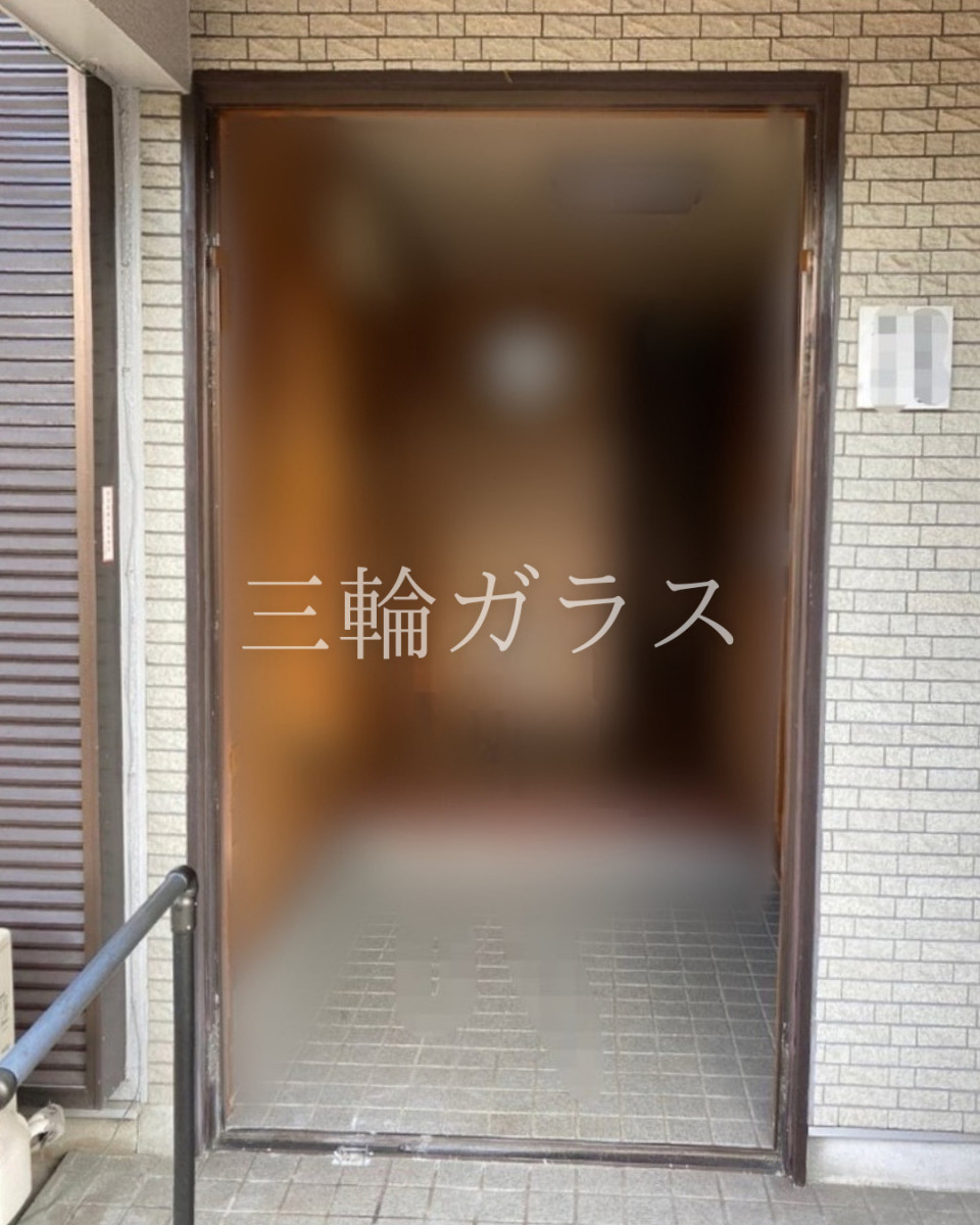 三輪ガラスの【東海市】「玄関の鍵が閉まらない…」築35年の悩みを1日で解決！東海市の玄関・門扉リフォーム事例の施工前の写真2