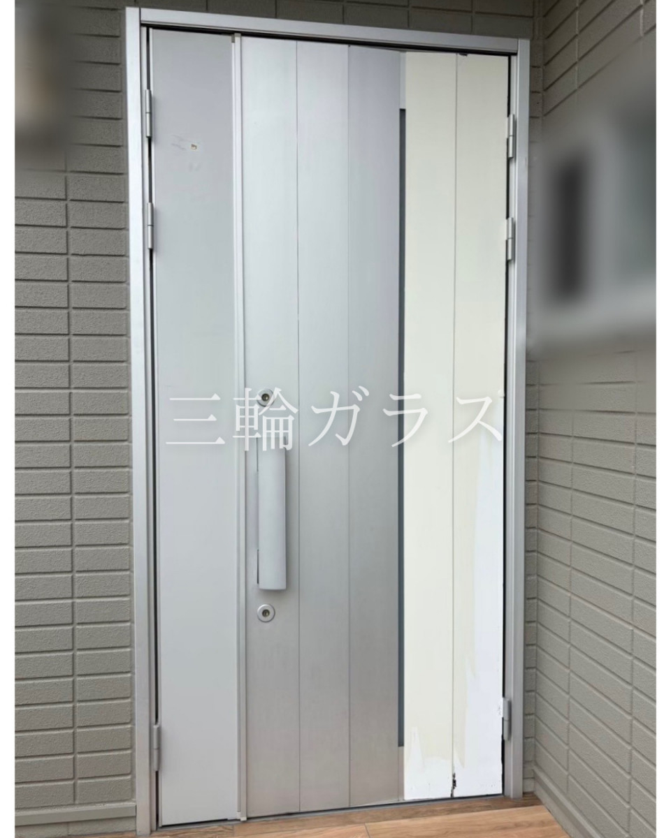 三輪ガラスの【知多郡阿久比町】LIXILのマド本舗だけどYKK ドアリモも大歓迎！お客様ご指定玄関リフォーム事例の施工前の写真1