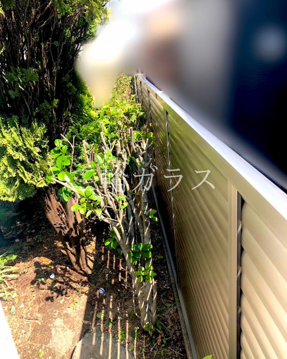 三輪ガラスの【名古屋市】1Dayでお庭のプライバシー解決！LIXILフェンスABで目隠しリフォーム事例の施工後の写真1