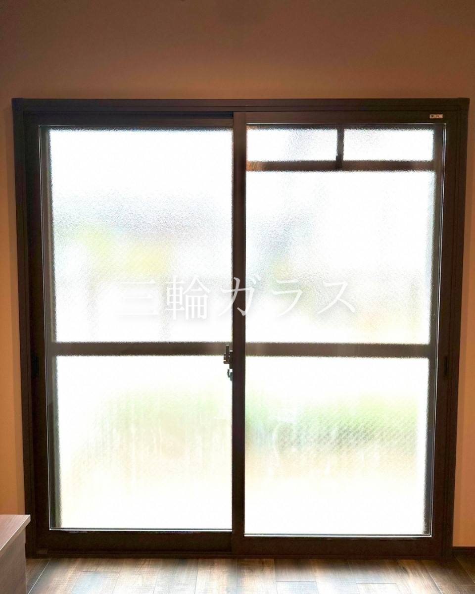 三輪ガラスの【大府市】視線も暑さもサヨナラ！マンションで叶えた「型ガラス」内窓リフォームの施工後の写真1