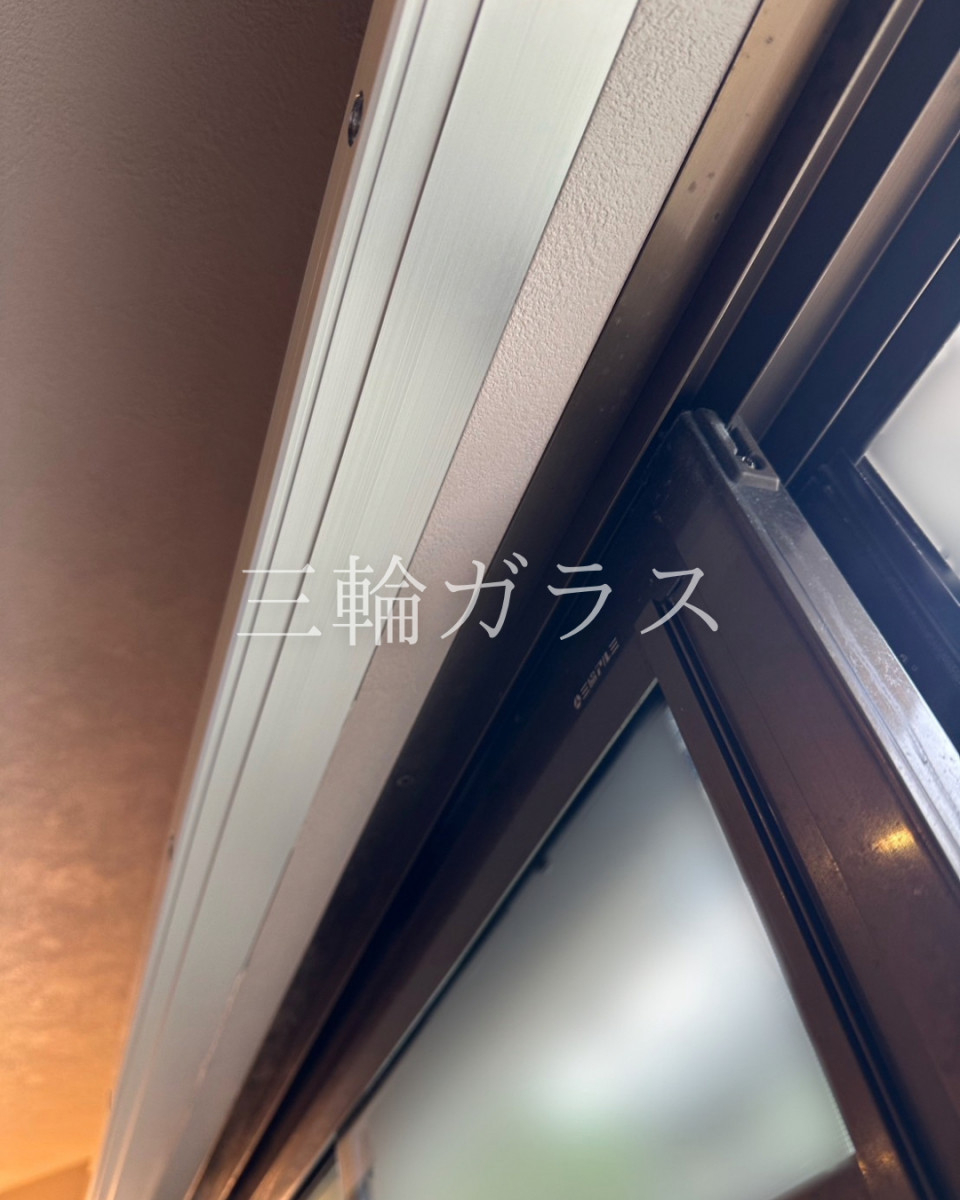 三輪ガラスの【大府市】視線も暑さもサヨナラ！マンションで叶えた「型ガラス」内窓リフォームの施工前の写真2