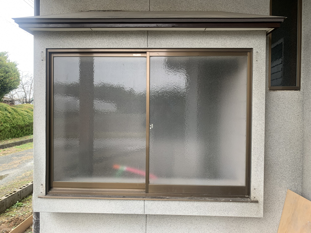 永尾硝子の浴室窓交換工事の施工前の写真1