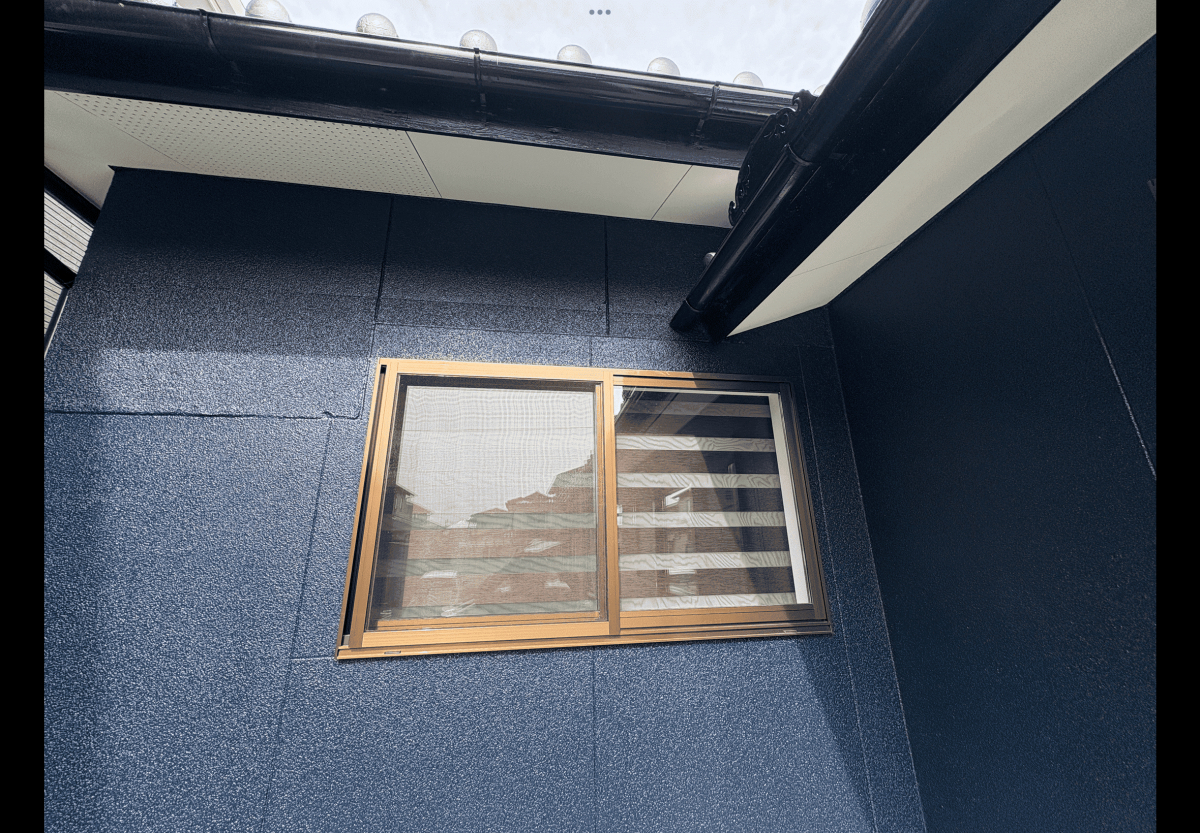 永尾硝子の雨戸シャッター取付工事の施工前の写真3