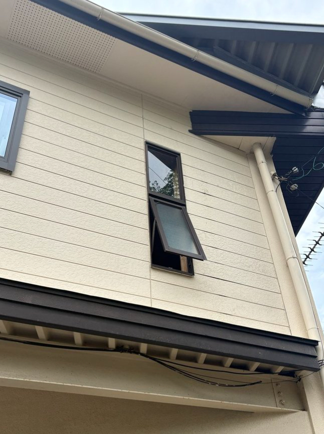 永尾硝子の外窓交換工事【リプラス】の施工前の写真1