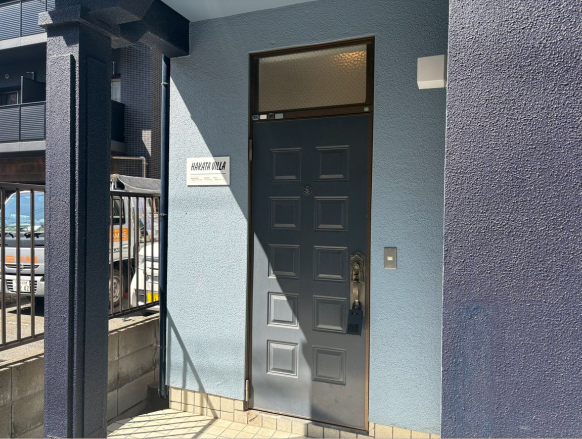 永尾硝子の玄関取替工事【リシェント】の施工前の写真1