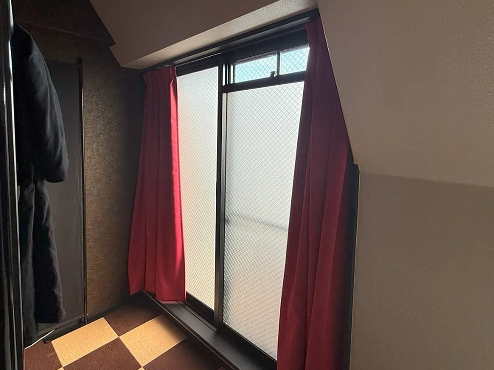 デンヒチ Rihoの福岡市中央区小笹・築29年のマンションの窓断熱リフォームを実施しました!の施工前の写真2
