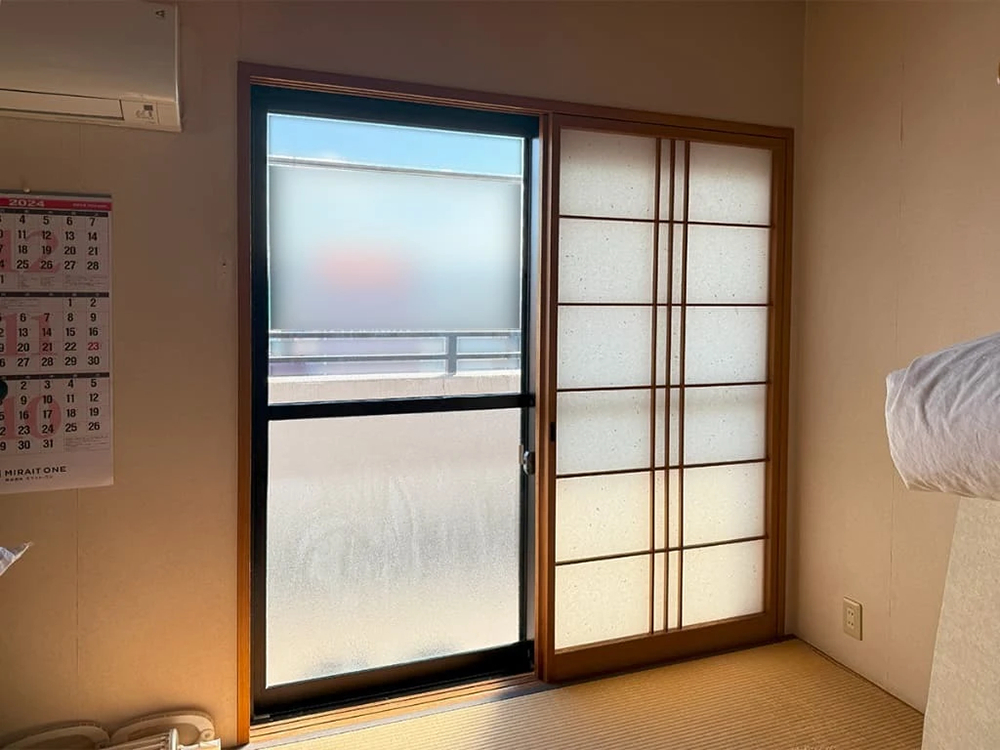 デンヒチ Rihoの福岡市東区二又瀬新町・築29年のマンションの窓断熱リフォームを実施しました!の施工前の写真1