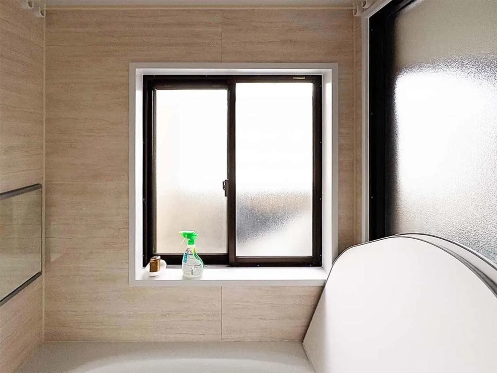 デンヒチ Rihoの福岡市早良区百道浜・築35年のマンションの内窓(二重窓)断熱リフォームを実施しました!の施工前の写真1