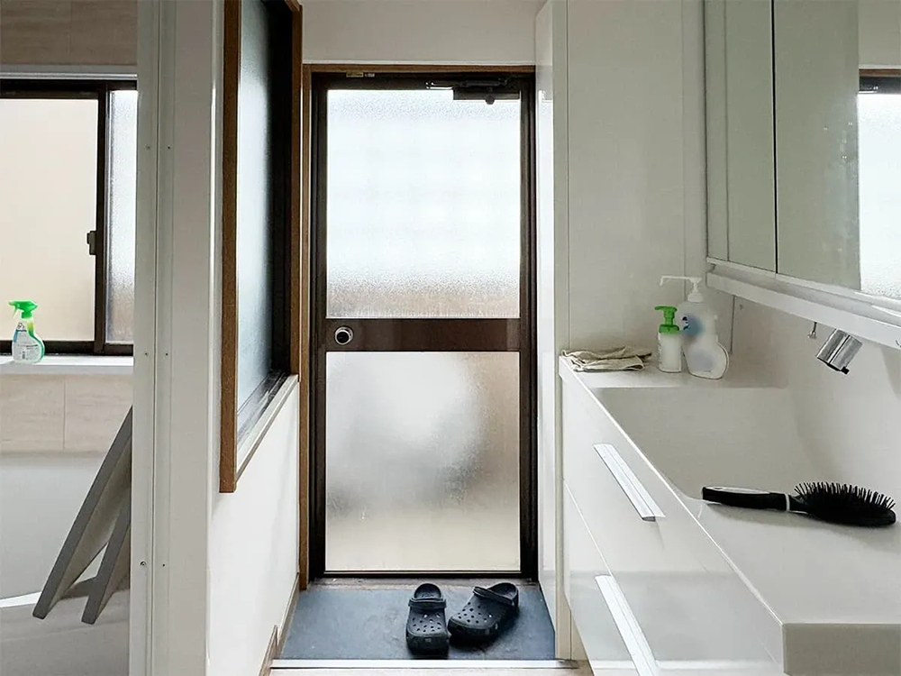 デンヒチ Rihoの福岡市早良区百道浜・築35年のマンションの内窓(二重窓)断熱リフォームを実施しました!の施工前の写真2