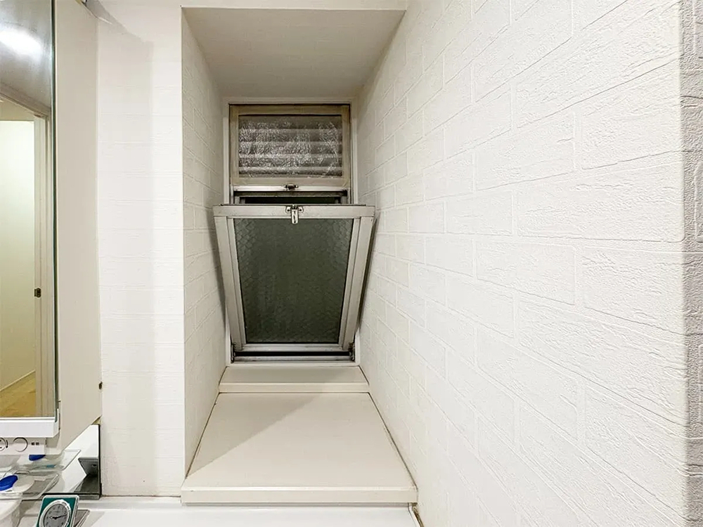 デンヒチ Rihoの福岡市中央区の​​マンションで​​カバー工法、​​内窓(二重窓)断熱リフォームを​​実施しました！の施工前の写真2