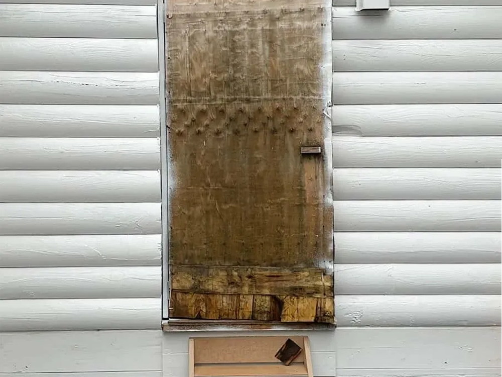 デンヒチ Rihoの福岡県糸島市志摩岐志・築33年の​​事務所の​​勝手口の​​リフォームを​​実施しました！の施工前の写真1