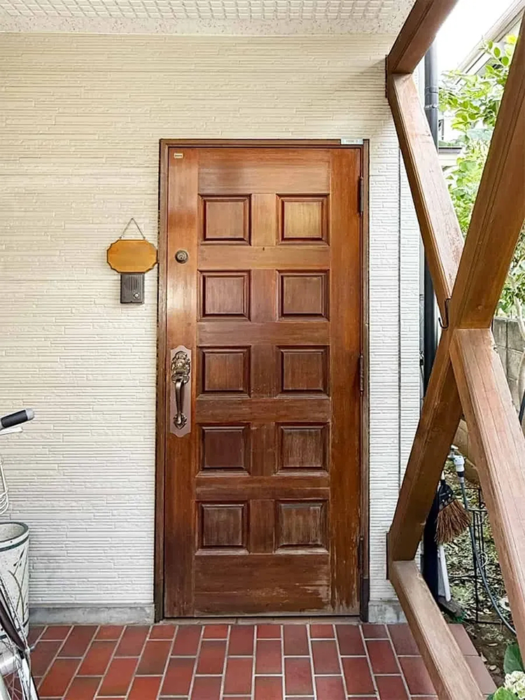 デンヒチ Rihoの東京都豊島区北大塚・築48年の​​戸建て住宅の​​玄関ドアリフォームを​​​​実施しました！の施工前の写真1