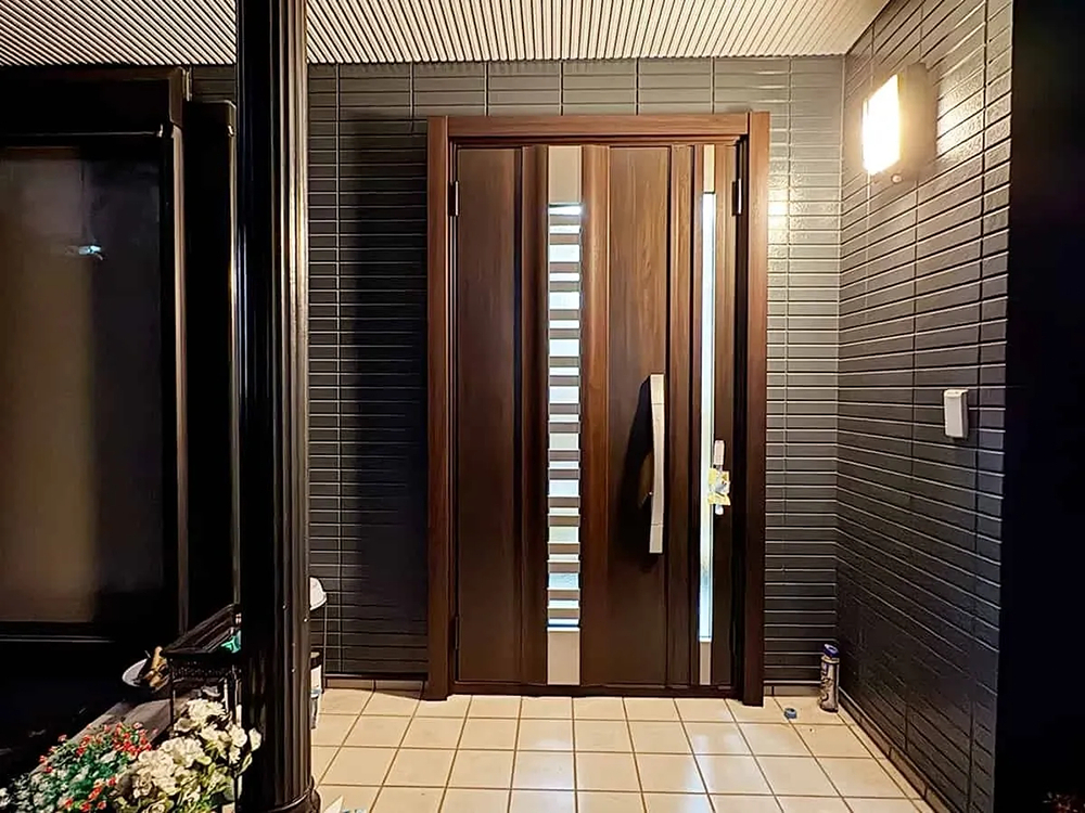 デンヒチ Rihoの福岡県糟屋郡粕屋町の​​戸建て​​住宅 の​​玄関ドアリフォームを​​実施しました！の施工後の写真1