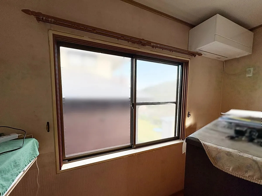 デンヒチ Rihoの方​​位別に​​ガラスを​​使い分け｜福岡県宗像市戸建て​​内窓​（二重窓）​​断熱施工事例の施工前の写真2
