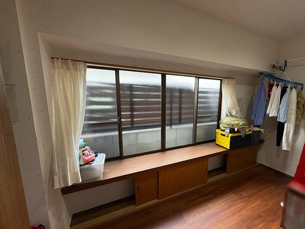 デンヒチ Rihoの子育て​​世帯の​​音と​​寒さの​​お悩み解消　福岡市南区平和で​​内窓​の全面​​施工の施工前の写真2