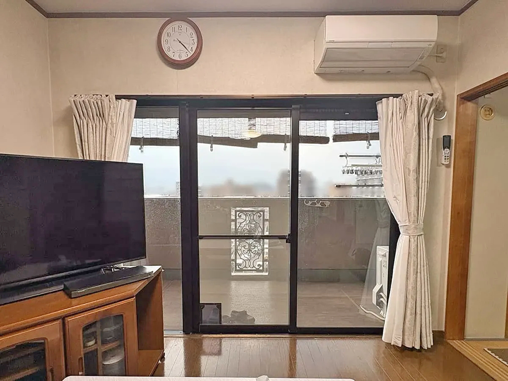 デンヒチ Rihoの飛行機音と​​道路騒音を​​軽減　福岡市南区向新町マンションの​​内窓​（二重窓）​​施工事例の施工前の写真1