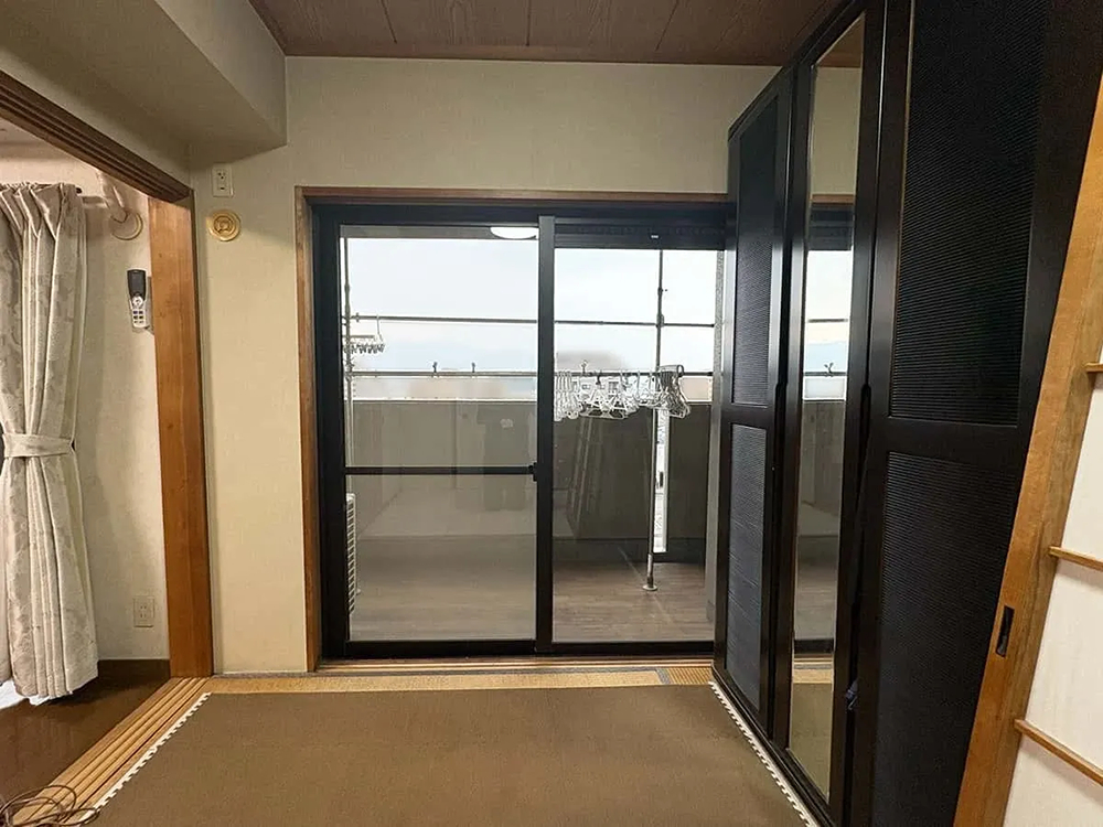 デンヒチ Rihoの飛行機音と​​道路騒音を​​軽減　福岡市南区向新町マンションの​​内窓​（二重窓）​​施工事例の施工前の写真2