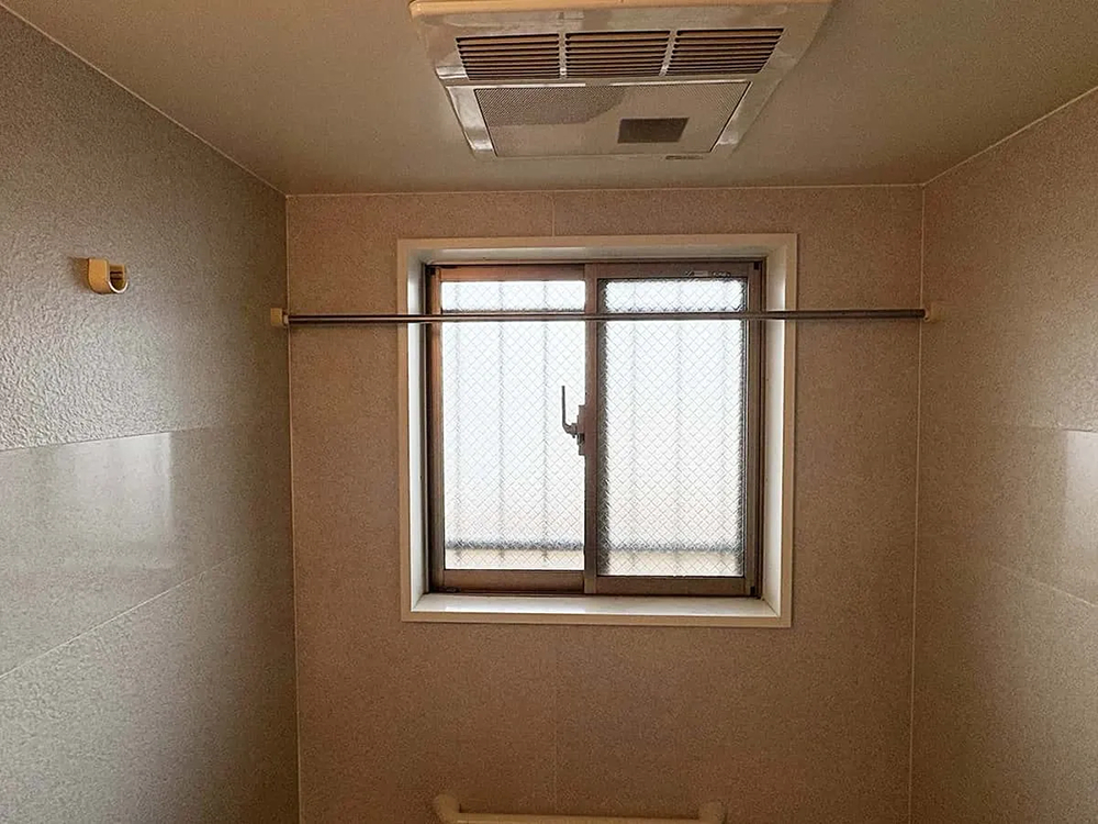 デンヒチ Rihoの福岡市博多区竹下の​​戸建てで​​補助金を​​使った​​内窓​（二重窓）​​断熱リフォーム事例の施工前の写真1