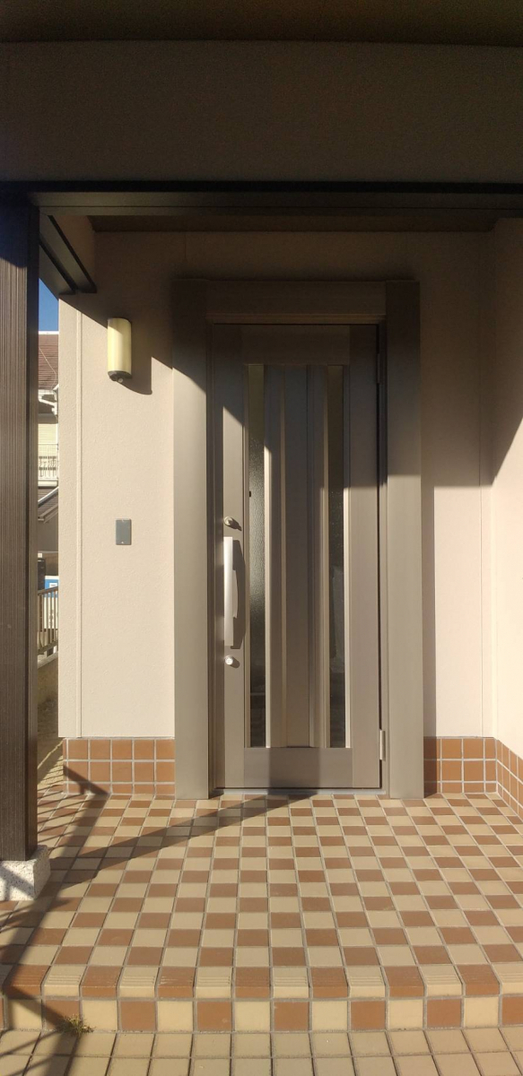 ヤマト・トーヨー住器 広島支店の玄関ドアを交換しました！の施工後の写真1