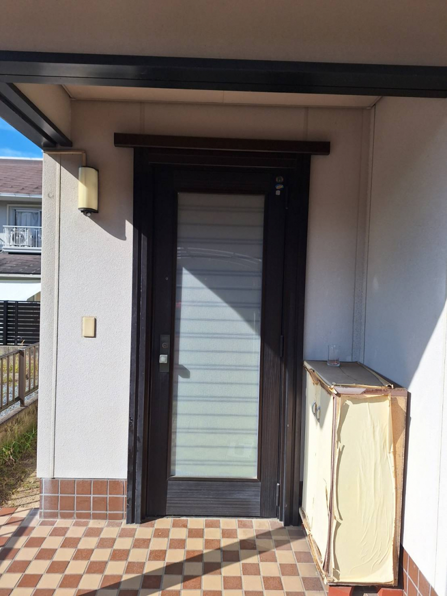 ヤマト・トーヨー住器 広島支店の玄関ドアを交換しました！の施工前の写真1