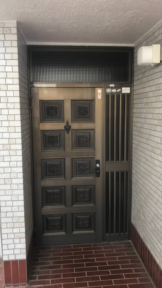 城北トーヨー住器のリシェント玄関ドアの施工前の写真1