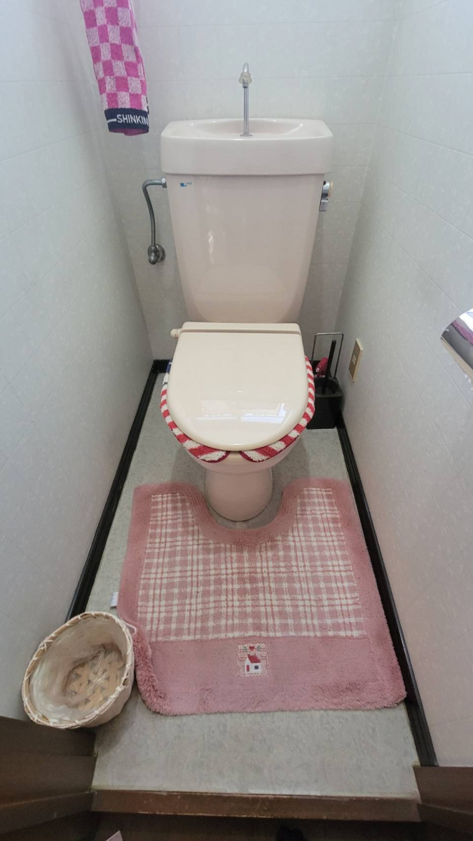 城北トーヨー住器の今回は、おトイレ取替工事の施工前の写真2